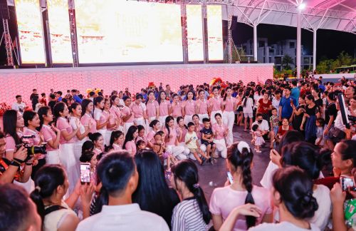 Đêm Trung thu đáng nhớ cùng Top 53 thí sinh Hoa hậu Việt Nam tại Công viên mùa đông Biboy World